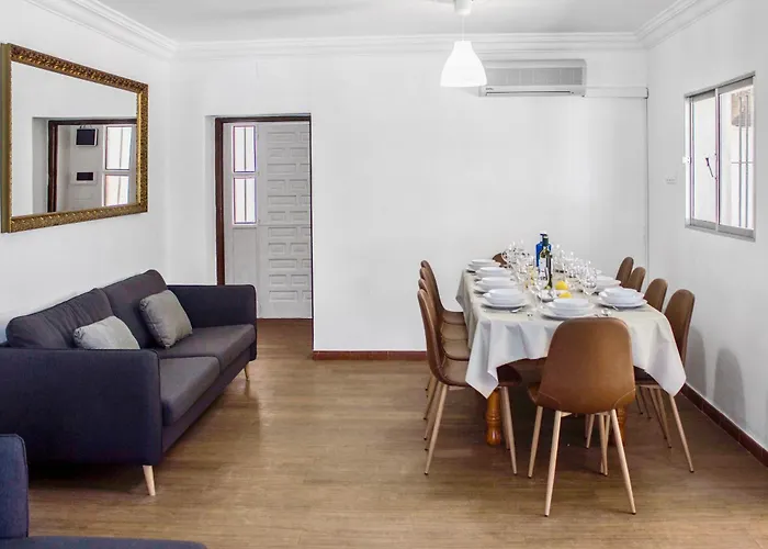 וילה San Patricio I Piscina Privada I Jacuzzi I Bbq I Ps5 I Aire Acon I 3000m2 I 5min-centro חרז