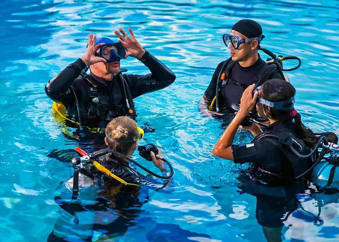 וילה San Patricio I Piscina Privada I Jacuzzi I Bbq I Ps5 I Aire Acon I 3000m2 I 5min-centro חרז