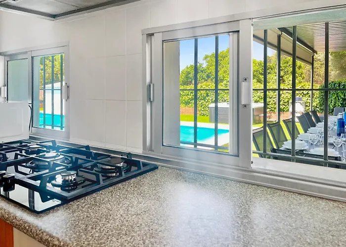 וילה San Patricio I Piscina Privada I Jacuzzi I Bbq I Ps5 I Aire Acon I 3000m2 I 5min-centro חרז